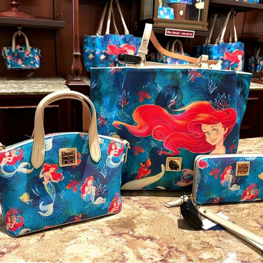 KATE SPADE SHARE SHOW
5:00 PST/
8:00 EST
FRIDAY NIGHTS @REALANDDEALS @JESSDOUB♠️ - Picture 5 of 10